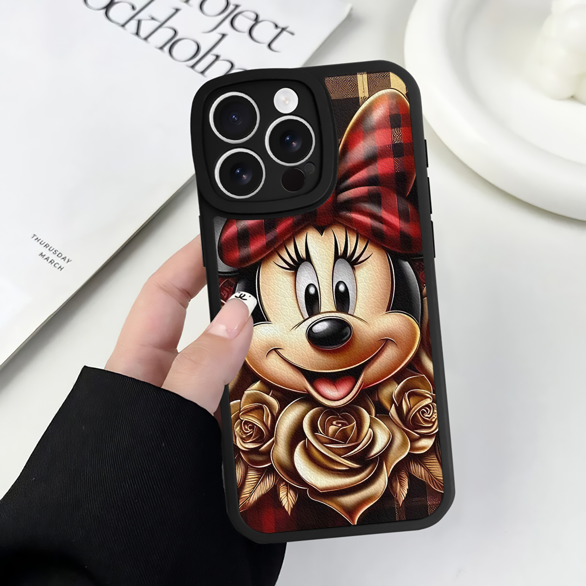 （画像用） ミッキーマウス Mickey Mouse 【iPhone 16シリーズ対応】シリコンスマホケース（レザー調） 材質：シリコン